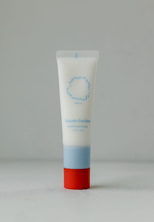 Крем-сыворотка для кожи рук Fountain of Waters Tomato Garden Hand Serum Cream 45ml