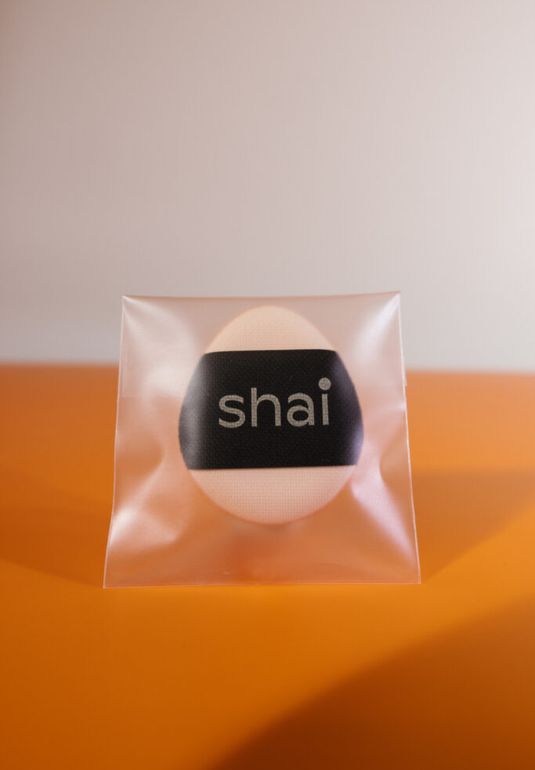 Мини-cпонж для нанесения консилера Banana SHASHAISHAI Mini Banana Puff 1шт