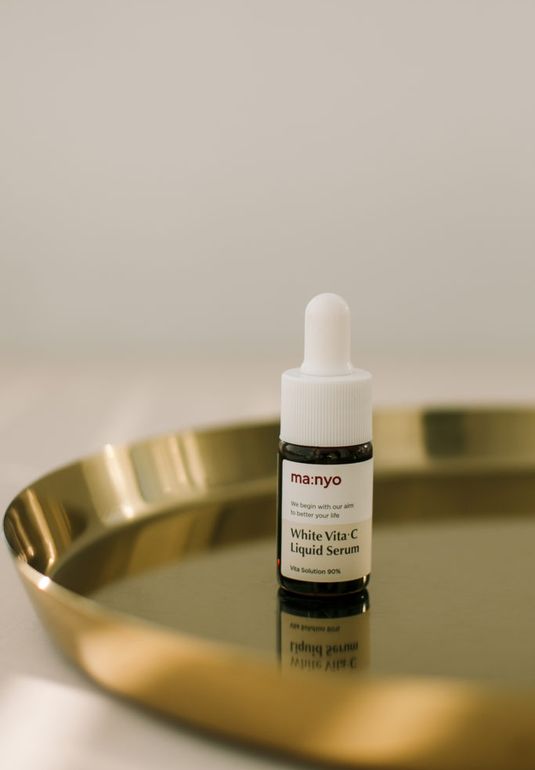 Мягкая сыворотка с витамином С в концетрации 10% Manyo White Vita-C Liquid Serum 10ml 