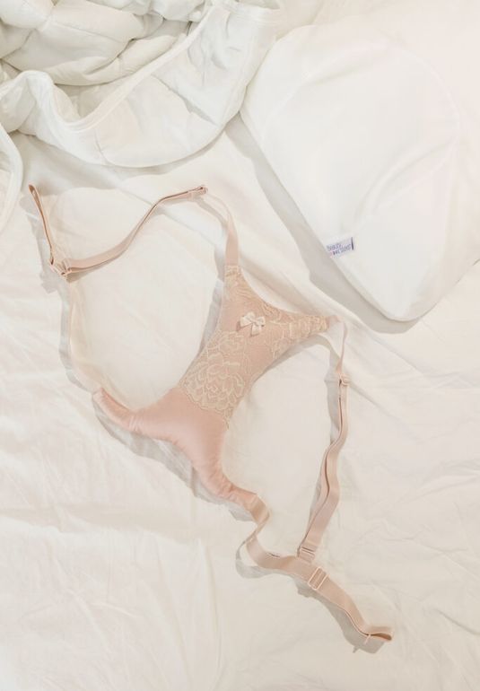 Подушка для зоны декольте против заломов и морщин цвет бежевый Beauty Sleep