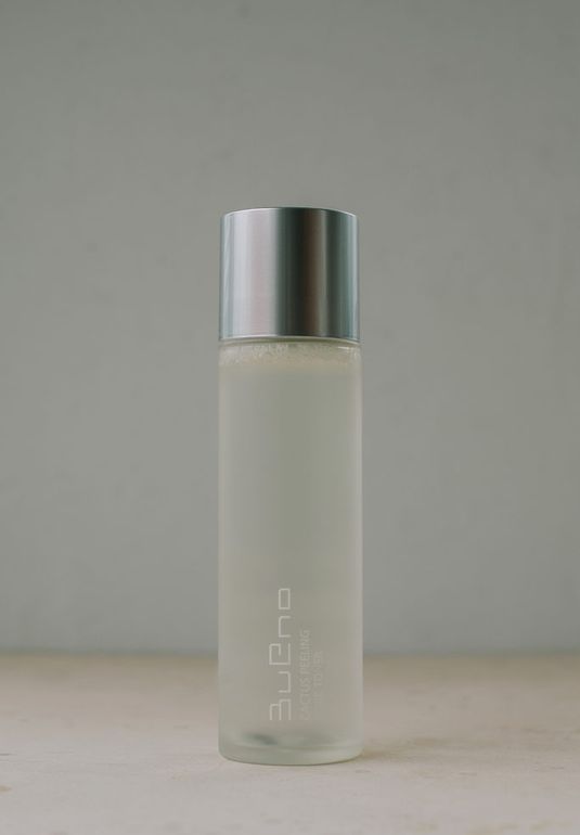 Пилинг-тонер на основе микса кислот, экстракта кактуса богум, формулы Elermat ™ и пептидов Bueno Cactus Peeling Pore Toner 150 ml