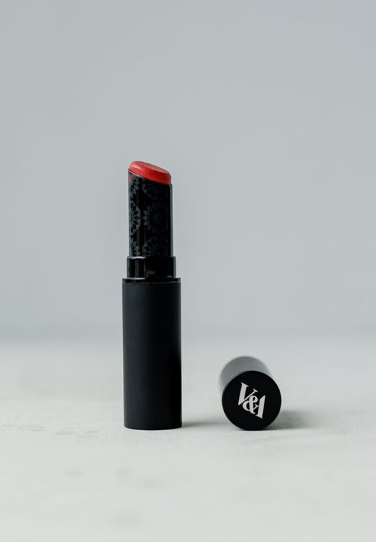 BU// Матовая губная помада V&A Rouge Essential Lipstick Matte[Popping] 3.4 g