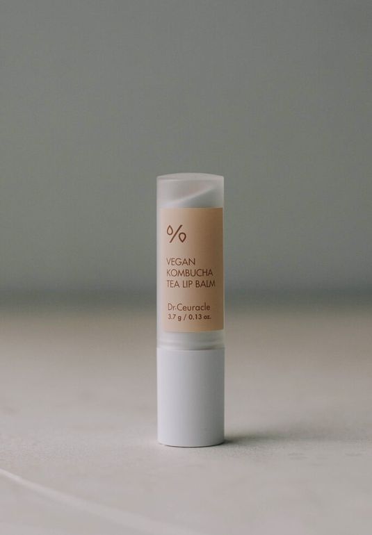 Заживляющий, питательный бальзам для губ Dr. Ceuracle Vegan Kombucha Tea Lip Balm 3,7г
