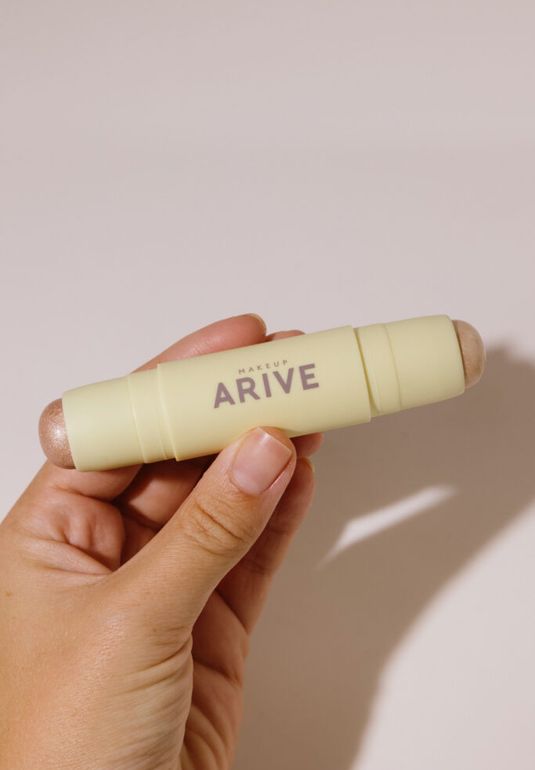 Двойной стик-хайлайтер Arive Makeup Duo Highlighter Stick Soft Matte&Dewy [02 Beige] 10,8g
