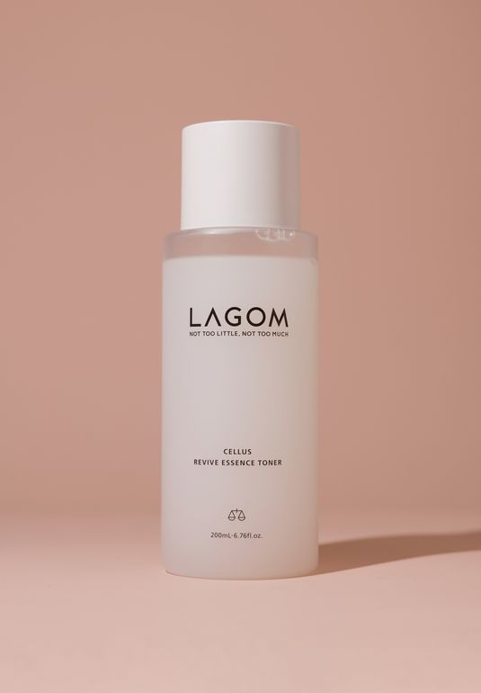 Увлажняющий тонер с запатентованным комплексом AQUALICIA  Lagom Cellus Revive Essence Toner 200мл