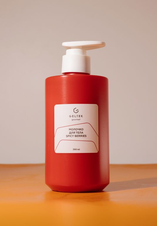 Молочко для тела с ароматом пряных ягод Spicy Berries Geltek 390ml