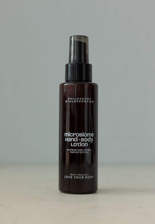 BU// Невесомый лосьон для рук и тела с защитой микробома кожи Philosophy By Alex Kontier Microbiome Hand+Body Lotion Saffron+Gray Amber Parfum Edition 100ml