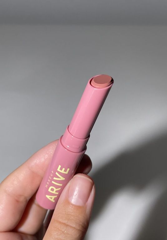 Увлажняющая помада Arive Makeup Balm Lipstick [02 Soft Skill] 2г