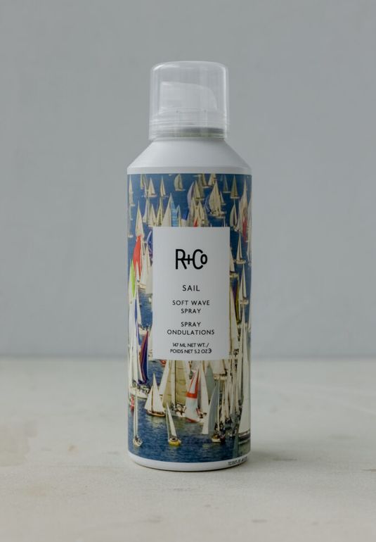 ОТКРЫТОЕ МОРЕ текстурирующий спрей R+Co SAIL Soft Wave Spray 147ml