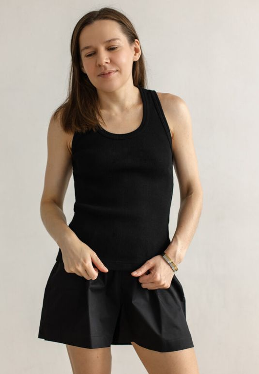 Шорты черные с разрезами "Сама собранность" - Размер S