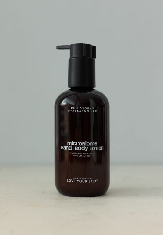 BU// Невесомый лосьон для рук и тела с защитой микробома кожи Philosophy By Alex Kontier Microbiome Hand+Body Lotion Saffron+Gray Amber Parfum Edition 250ml