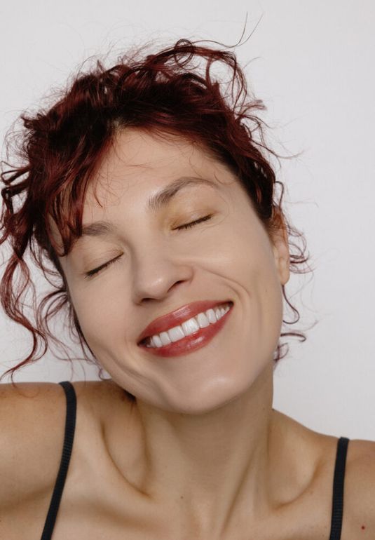 Сияющий и стойкий тинт для губ в тревел формате BRAYE Scene Stealer Thin Glow Tint Mini [06 Own], 2,2g