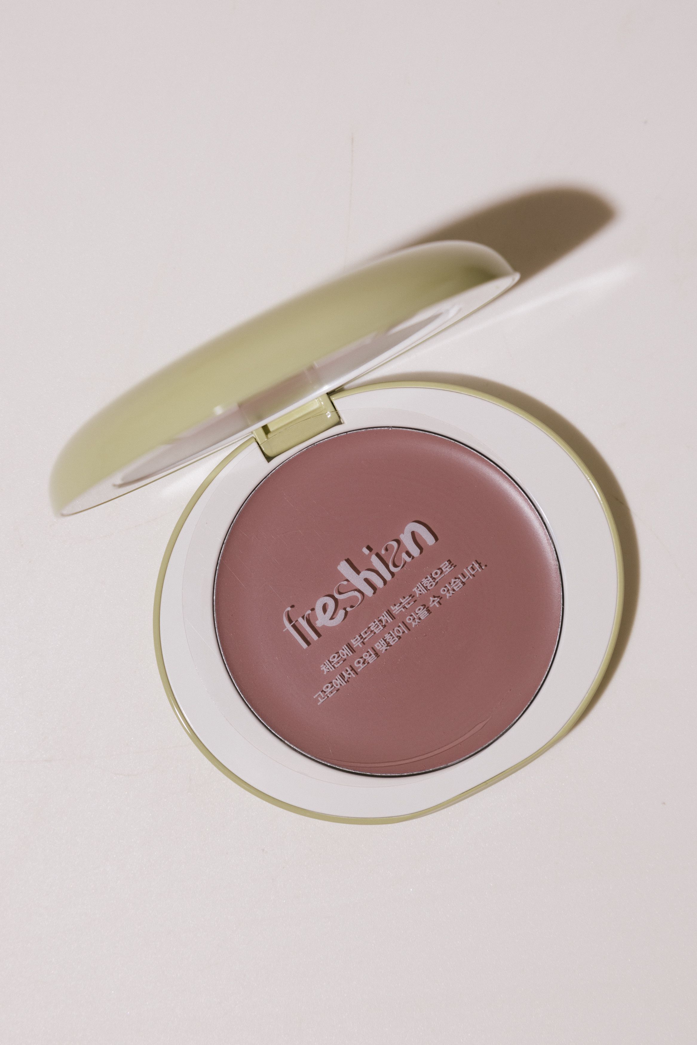 Нежные кремовые румяна [08 Pink Tea] Freshian Egg Like Cream Blush Vegan 6,5g