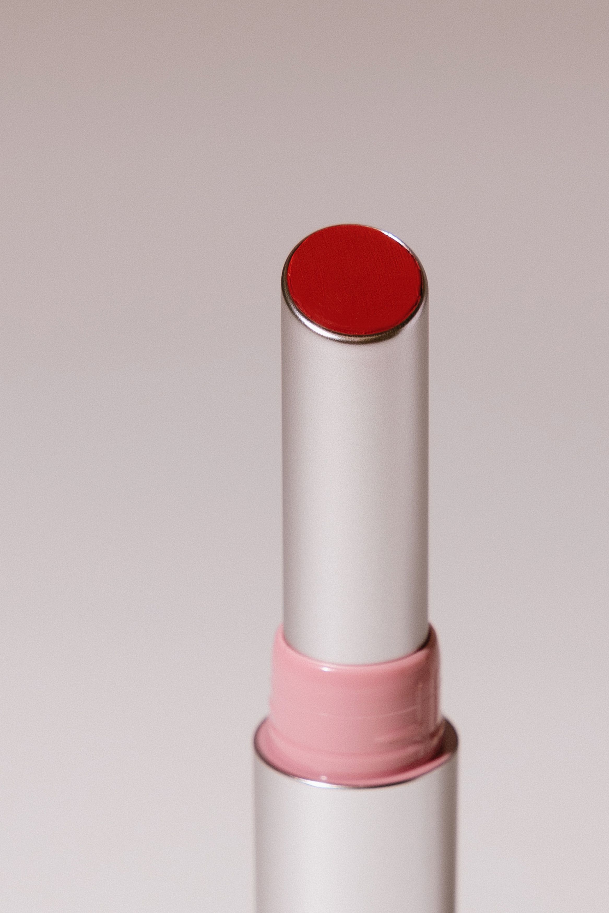 

Атласная помада для губ [08 Amor Fati] Arive Makeup Iconic Kiss Lipstick 2g