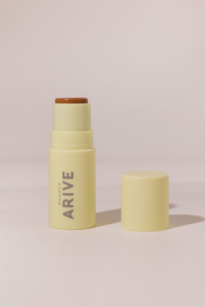 Скульптурирующий стик Arive makeup Contouring Stick [02 Soft Shadow Light] 4,8g