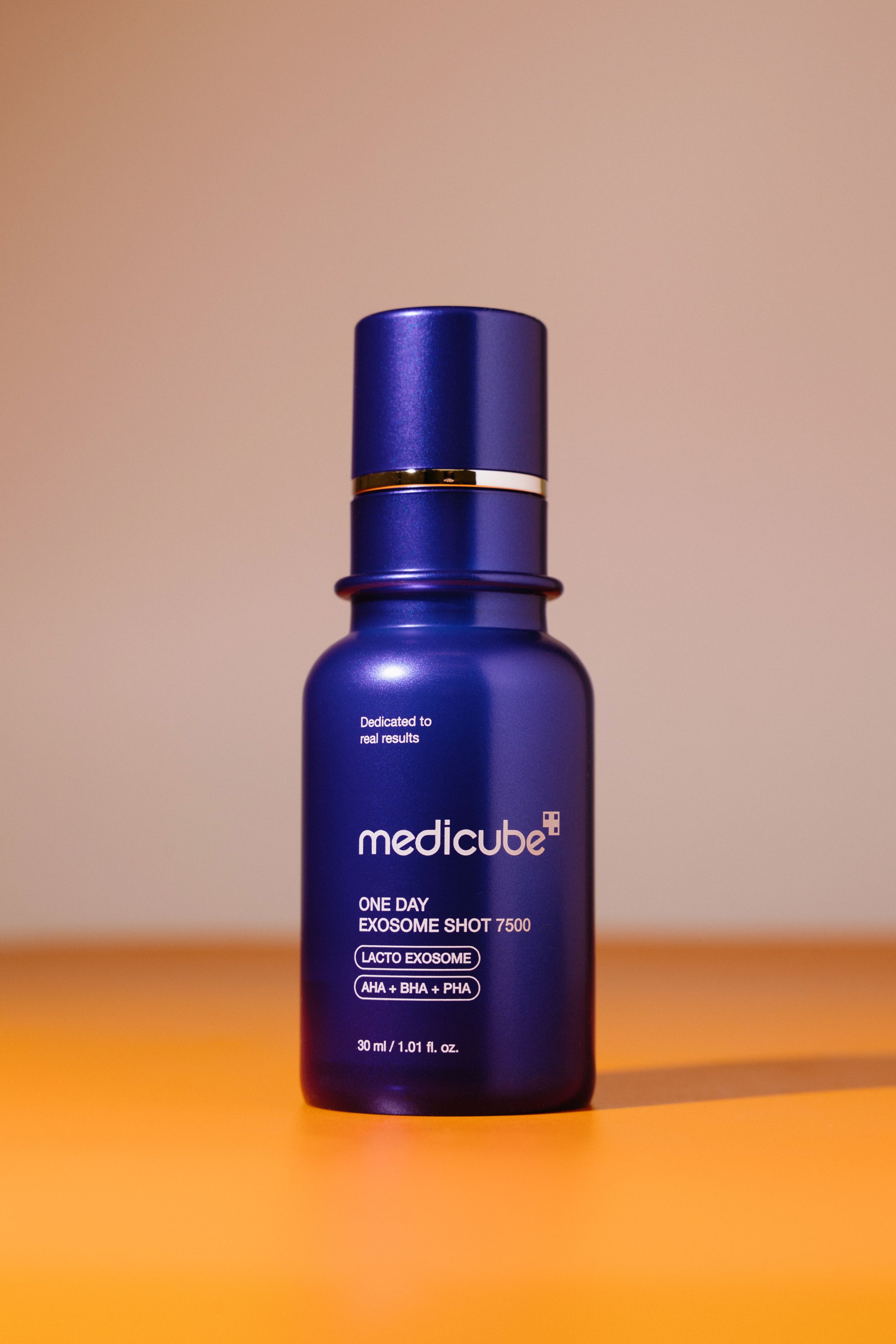 Сыворотка-бустер с экзосомами и спикулами для сужения пор medicube One-Day Exosome Shot Pore Ampoule 7500 30ml 