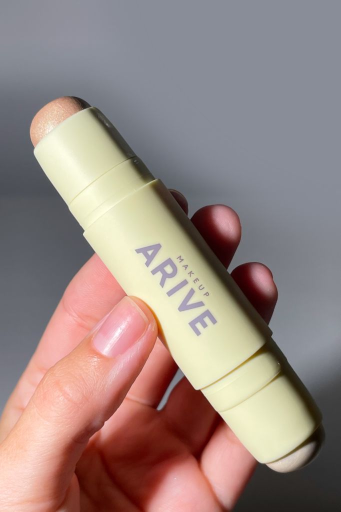 Двойной стик-хайлайтер Arive Makeup Duo Highlighter Stick Soft Matte&Dewy [03 Golden] 10,8g