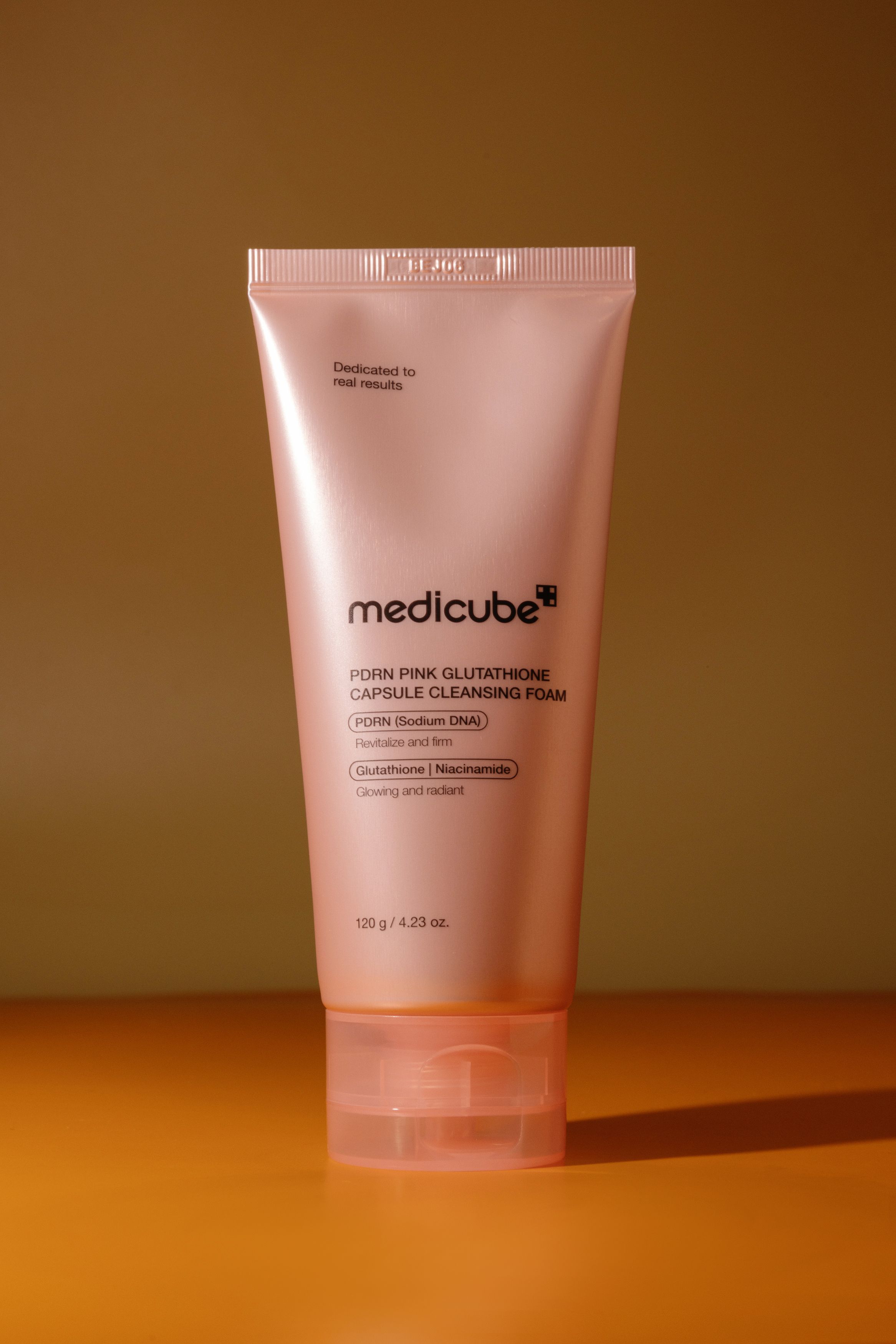 

Капсульная пенка для умывания с ПДРН и глутатионом medicube PDRN Pink Glutathione Capsule Cleansing Foam 120г