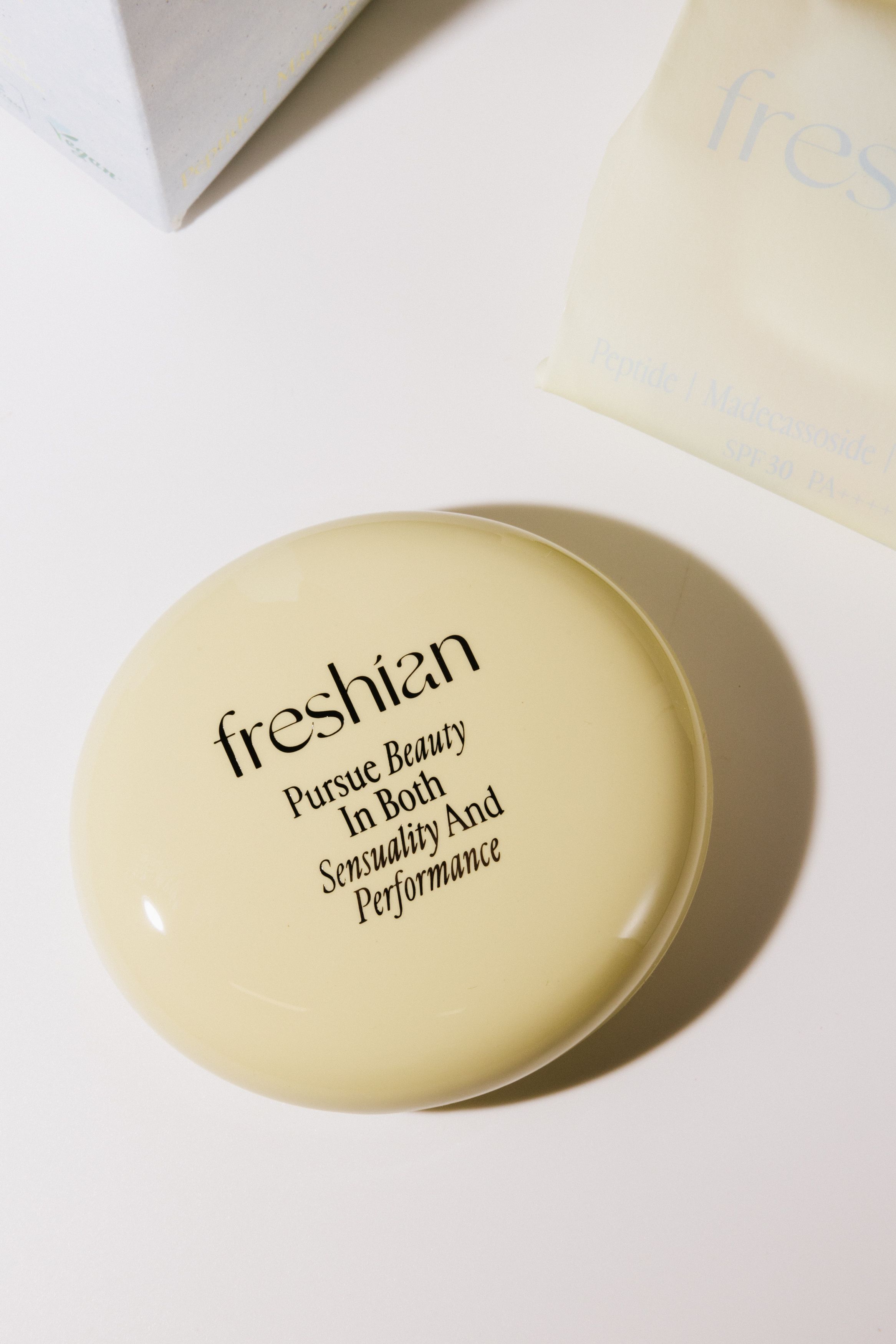 Кушон для лица на основе пептидов №203 Freshian Egg Like Peptaserum Vegan Cushion №203 SPF30/PA++ 13g