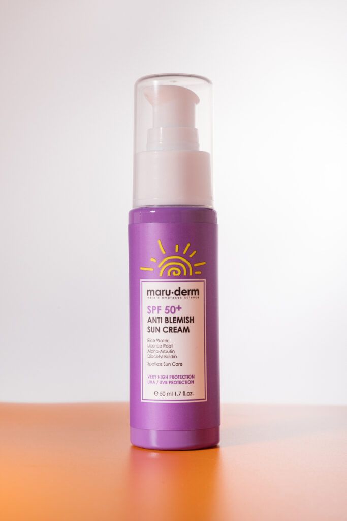 Осветляющий солнцезащитный крем для лица Maruderm SPF 50+ Anti Blemish Sun Cream, 50ml