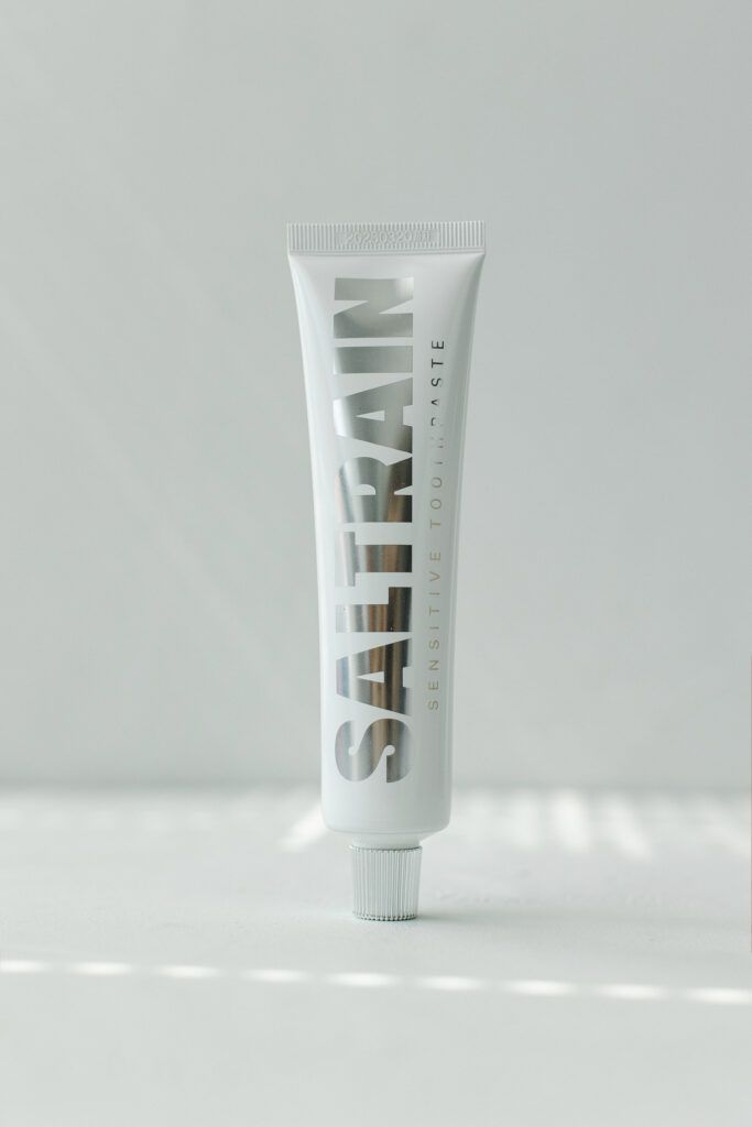 Укрепляющая зубная паста SALTRAIN Silver Clean Breath Toothpaste 100g 