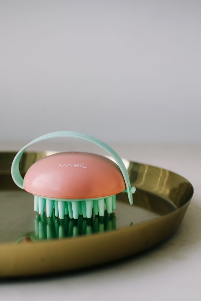 Расслабляющая щетка-массажёр для кожи головы MASIL Head Cleaning Massage Brush