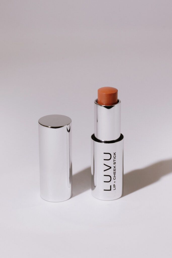 Многофункциональный стик для губ и щек LUVU Lip + Cheek Stick Never Shy 4,8g