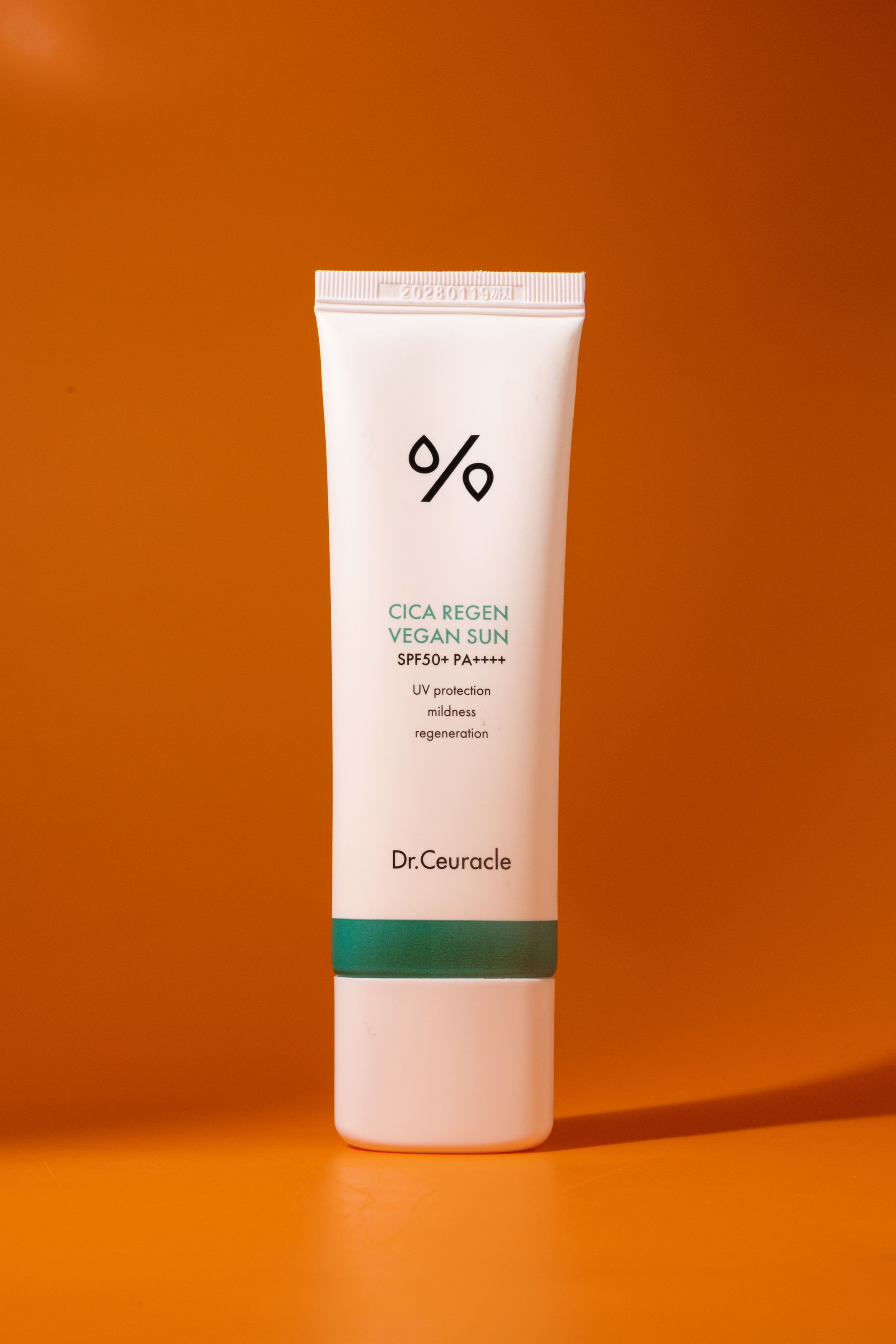Успокаивающий солнцезащитный гель Dr. Ceuracle Cica Vegan Sun SPF 50+ PA++++ 50мл