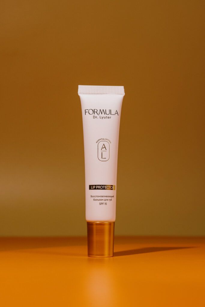 Восстанавливающий бальзам для губ FORMULA Dr. Lyuter Repart Lip Protector SPF15 15ml