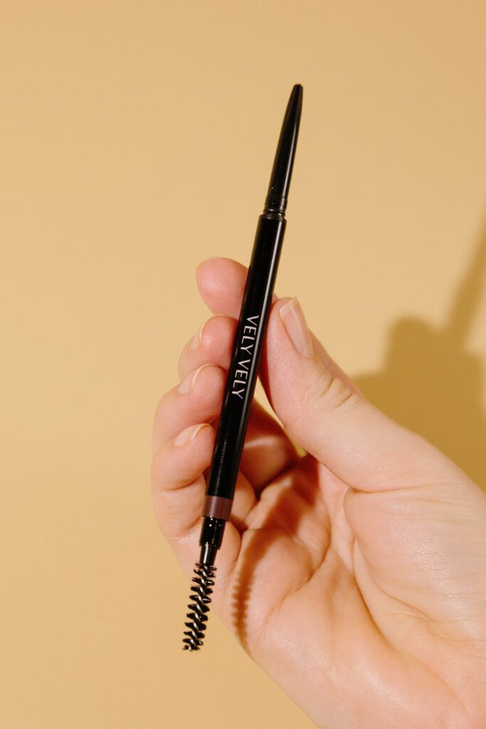 Карандаш для бровей из микрофибры – шоколадный Vely Vely Microfiber Brow Pencil – Choco B 0.09g