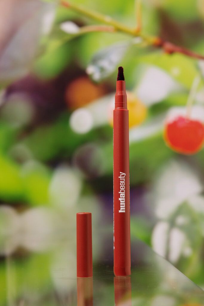 Стойкий карандаш - тинт для губ huda beauty Lip Contour Lip Stain for 12-Hour Wear [Cinnamon] 1ml