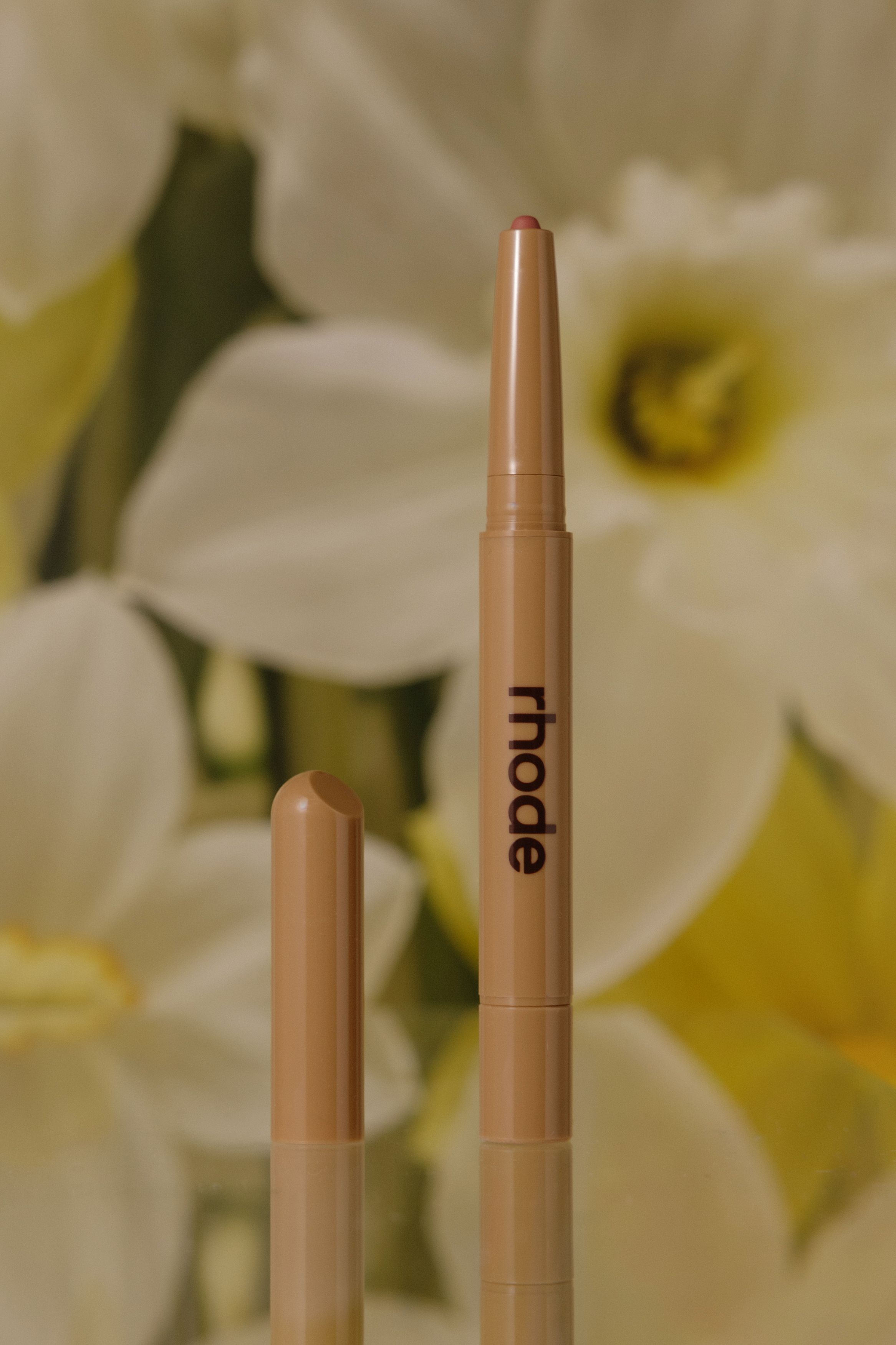 

Контурирующий бальзам для губ Rhode Peptide Lip Shape [Press] 0,75г