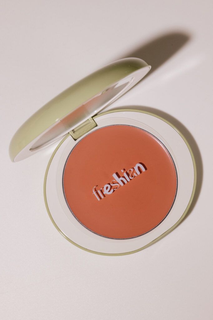Нежные кремовые румяна [02 Sunshine] Freshian Egg Like Cream Blush Vegan 6,5g