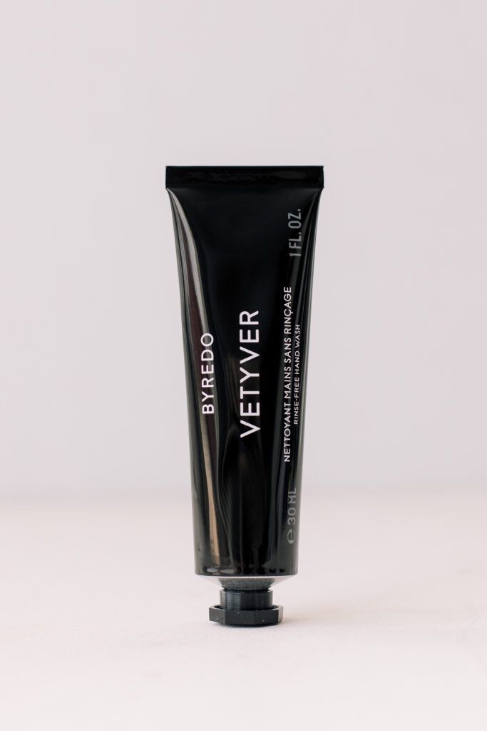 BU// Гель для рук с антибактериальным эффектом BYREDO Vetyver Rinse-free Hand Wash 30ml