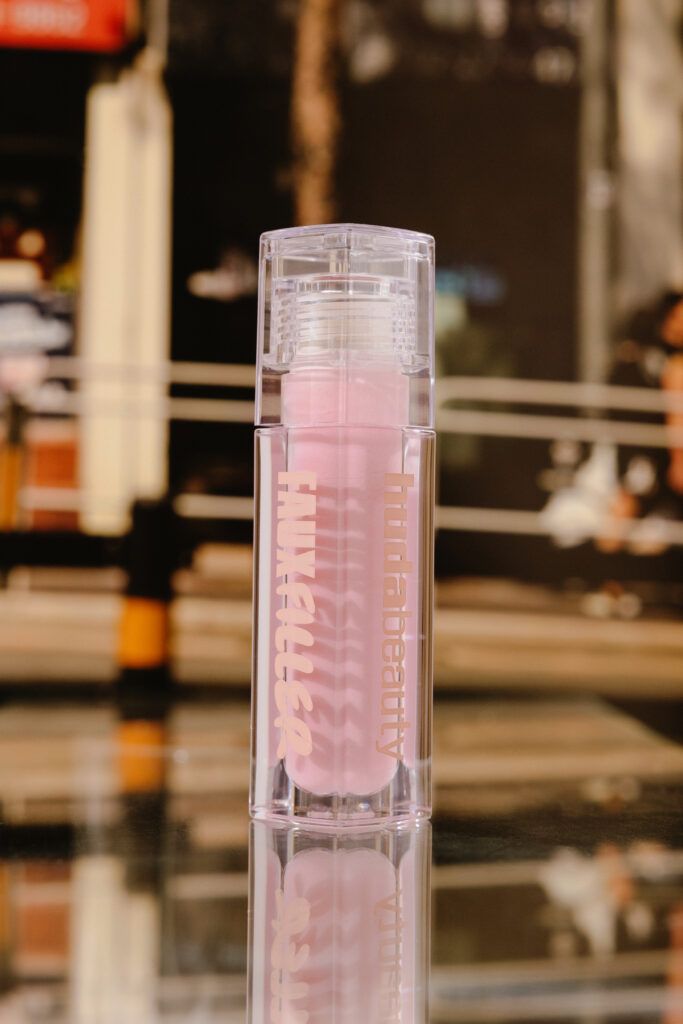 Экстра-блеск для губ huda beauty Faux Filler Gloss [UUU-Baby] 3,9ml