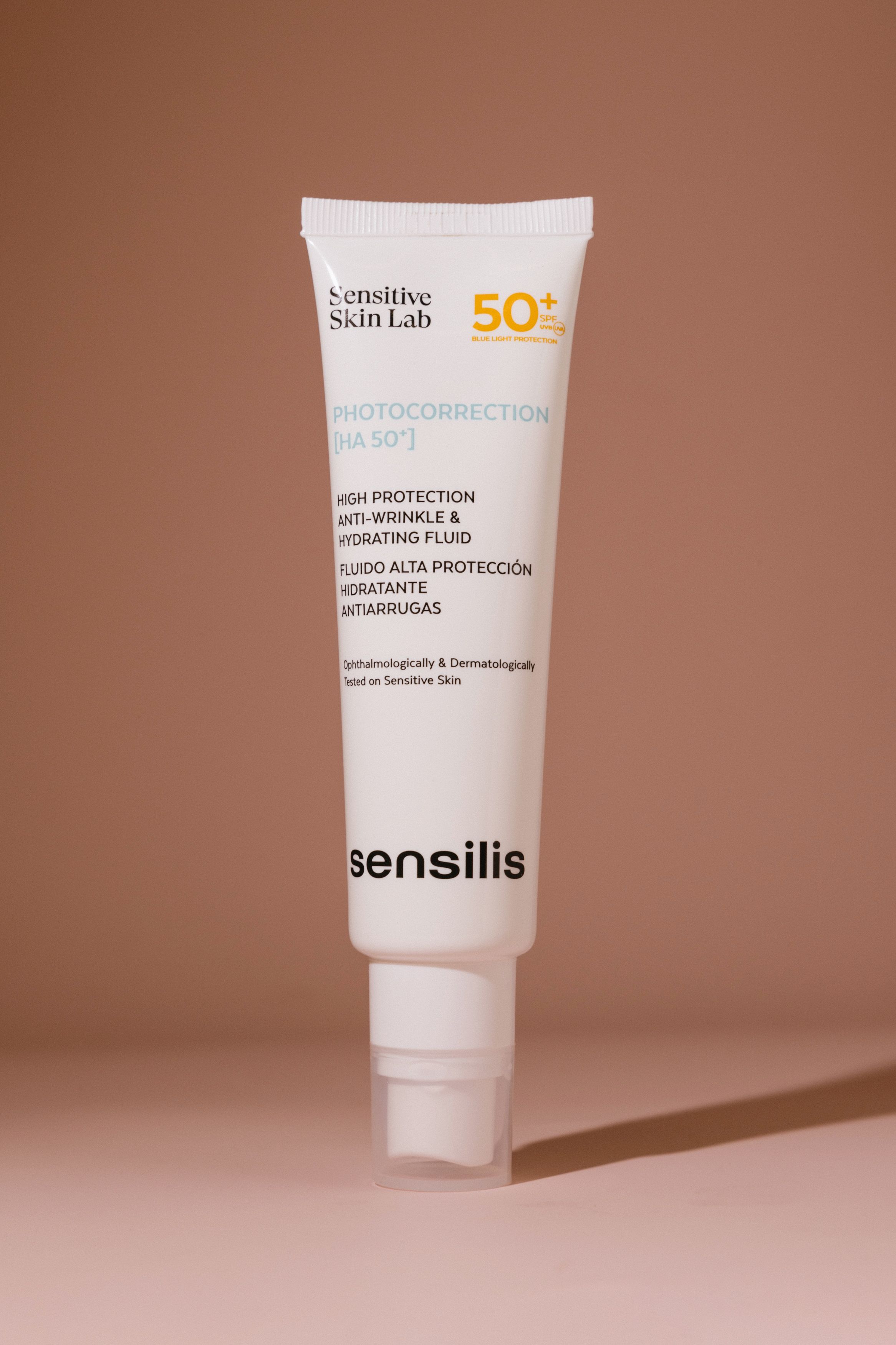 

Флюид укрепляющий и увлажняющий против морщин SENSILIS Photocorrection [HA 50+] / High Protection Anti-Wrinkle and Hydrating Fluid 50мл