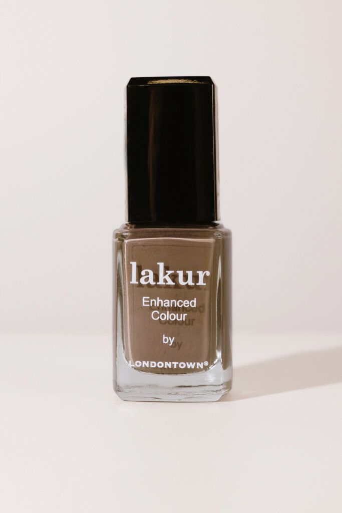 Лак для ногтей Горячий шоколад Londontown Lakur Enhanced Colour Natural Charm 12ml