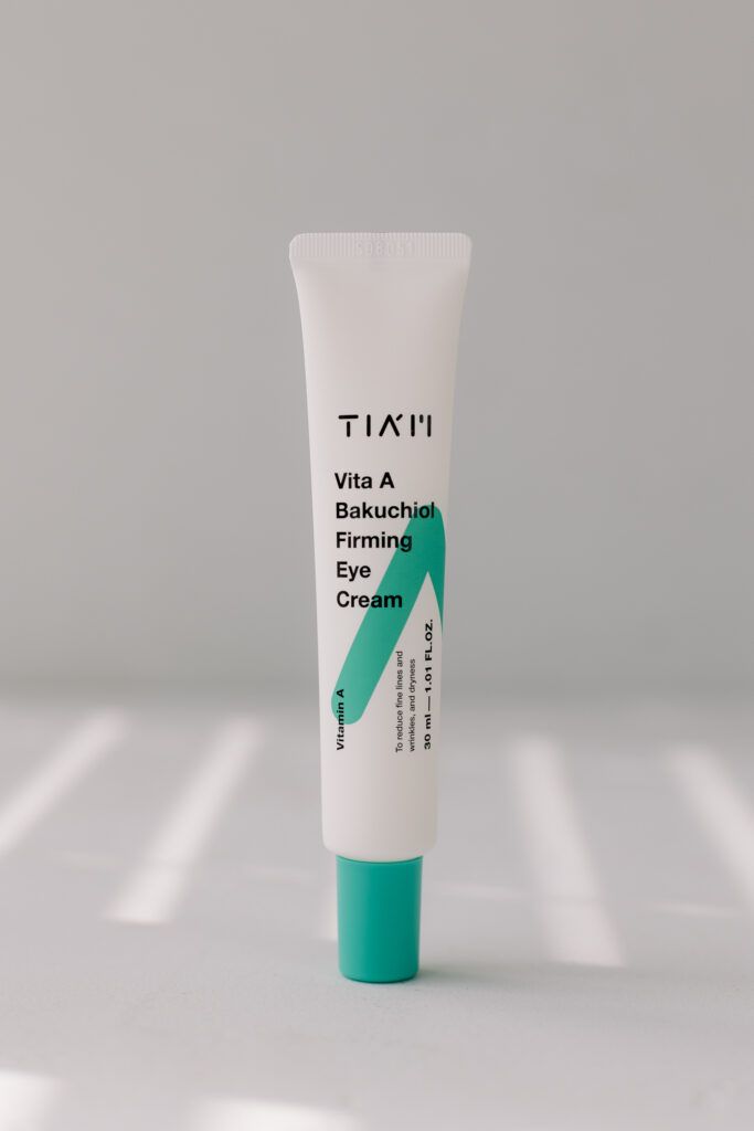 Крем для зоны вокруг глаз с бакучиолом и витамином А TIAM Vita A Bakuchiol Firming Eye Cream 30ml