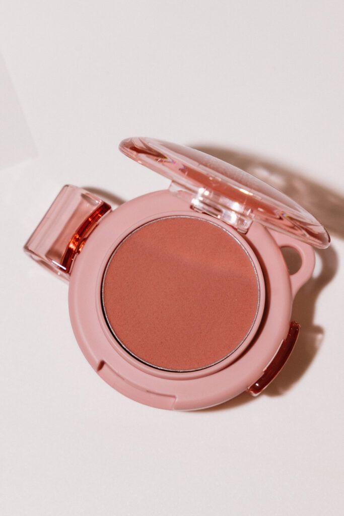 Нежная пудра для макияжа губ и щек Amuse Powder Lip&Cheek [01 Peach Whip] 4g 