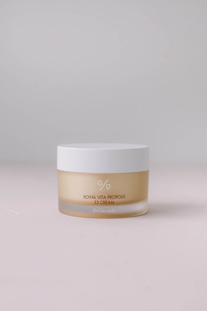 

BU// Увлажняющий крем на основе 33.5 % экстракта прополиса Dr. Ceuracle Royal Vita Propolis 33 Cream 50ml