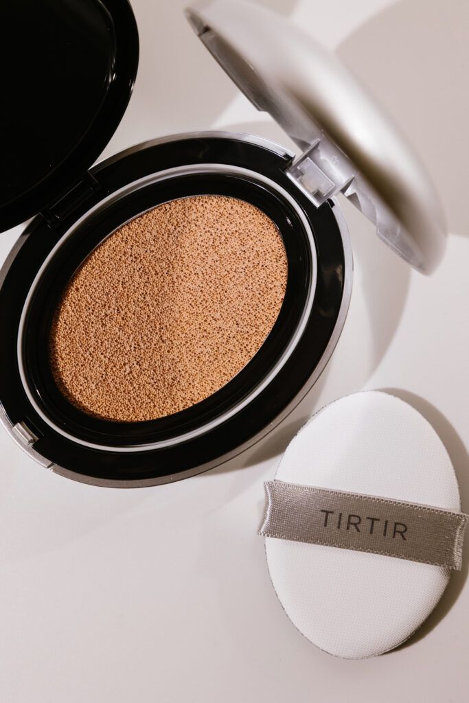 Тональный кушон с полусияющим финишем TIRTIR Mask Fit Aura Cushion [21С Cool Ivory] SPF30 PA++ 18g
