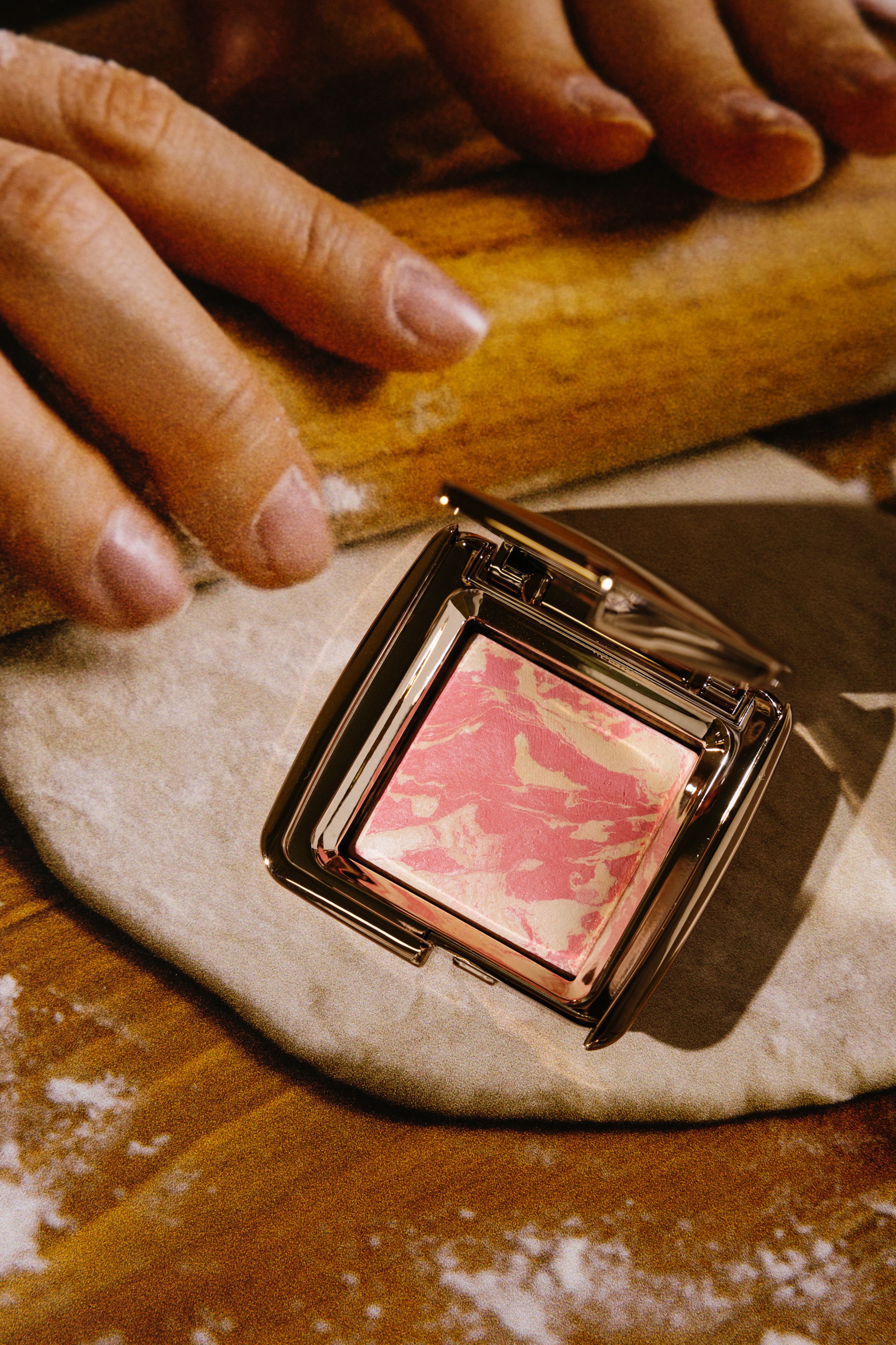 Сияющие румяна [Diffused Heat] HOURGLASS Ambient Lighting Blush 1,3g