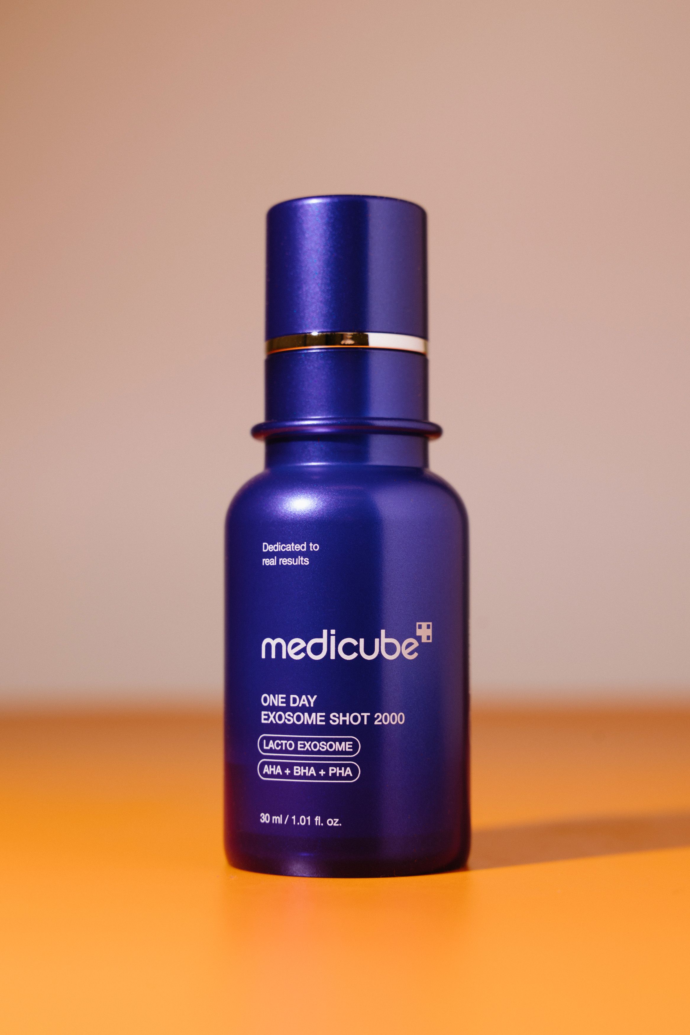 Сыворотка-бустер с экзосомами и спикулами для сужения пор medicube One-Day Exosome Shot Pore Ampoule 2000 30ml 
