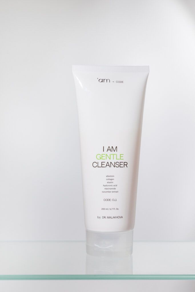 

BU// Универсальное очищающее средство для всех типов кожи 'AM CODE I am Gentle Cleanser 200ml