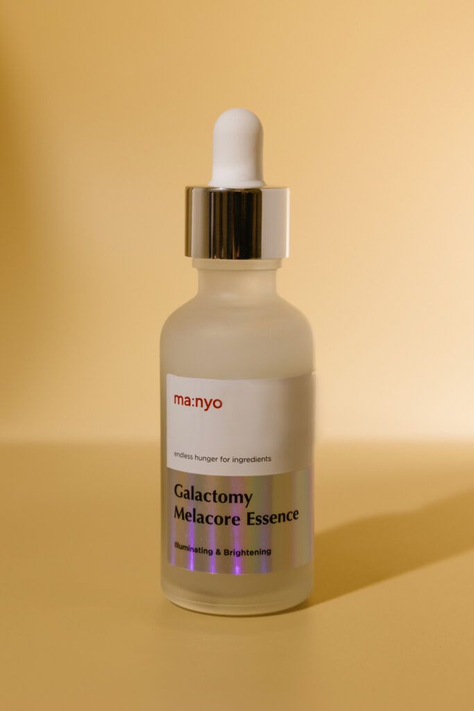 Осветляющая сыворотка Manyo Galactomy Melacore Essence 50ml
