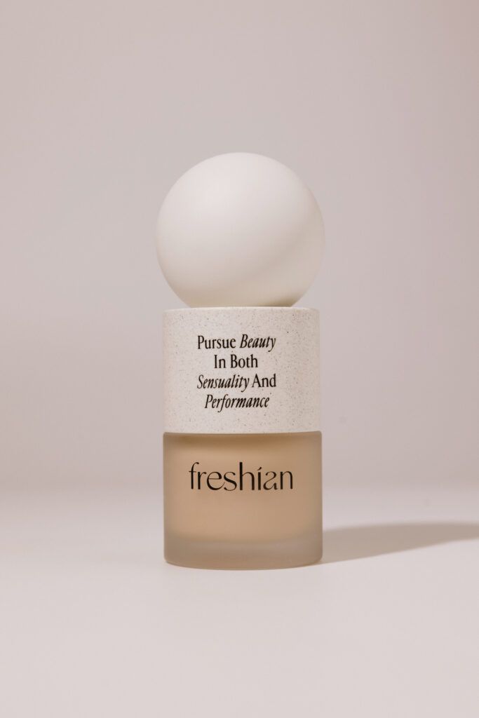 Тональная основа с натуральным финишем Freshian Egg Like Foundation №203 SPF35/PA++ 30ml