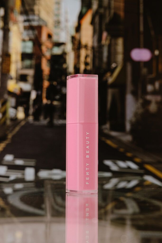 Мерцающая помада Fenty Beauty Gloss Bomb Stix High-Shine Gloss Stick [Flamingo Fling] 3,6g