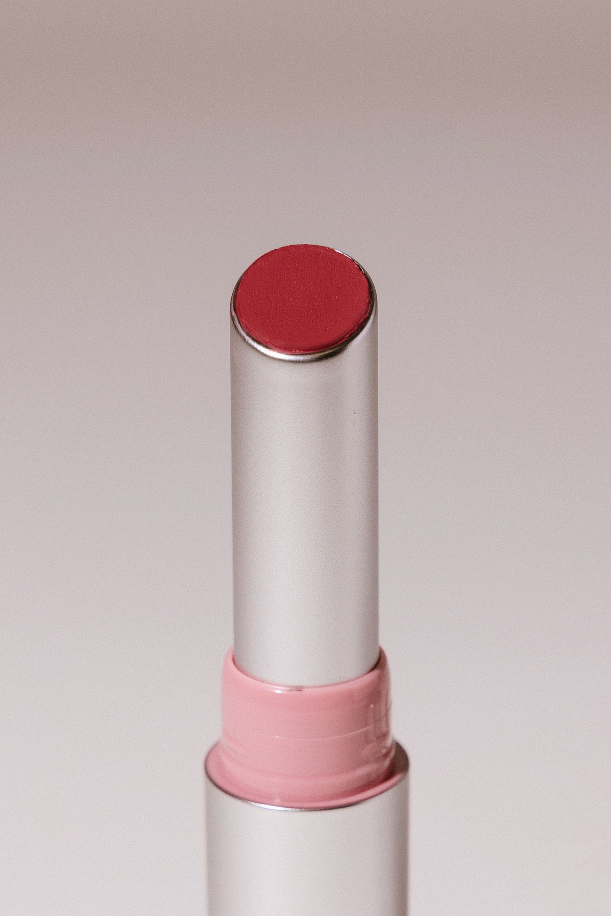 

Атласная помада для губ [07 Enchanté] Arive Makeup Iconic Kiss Lipstick 2g