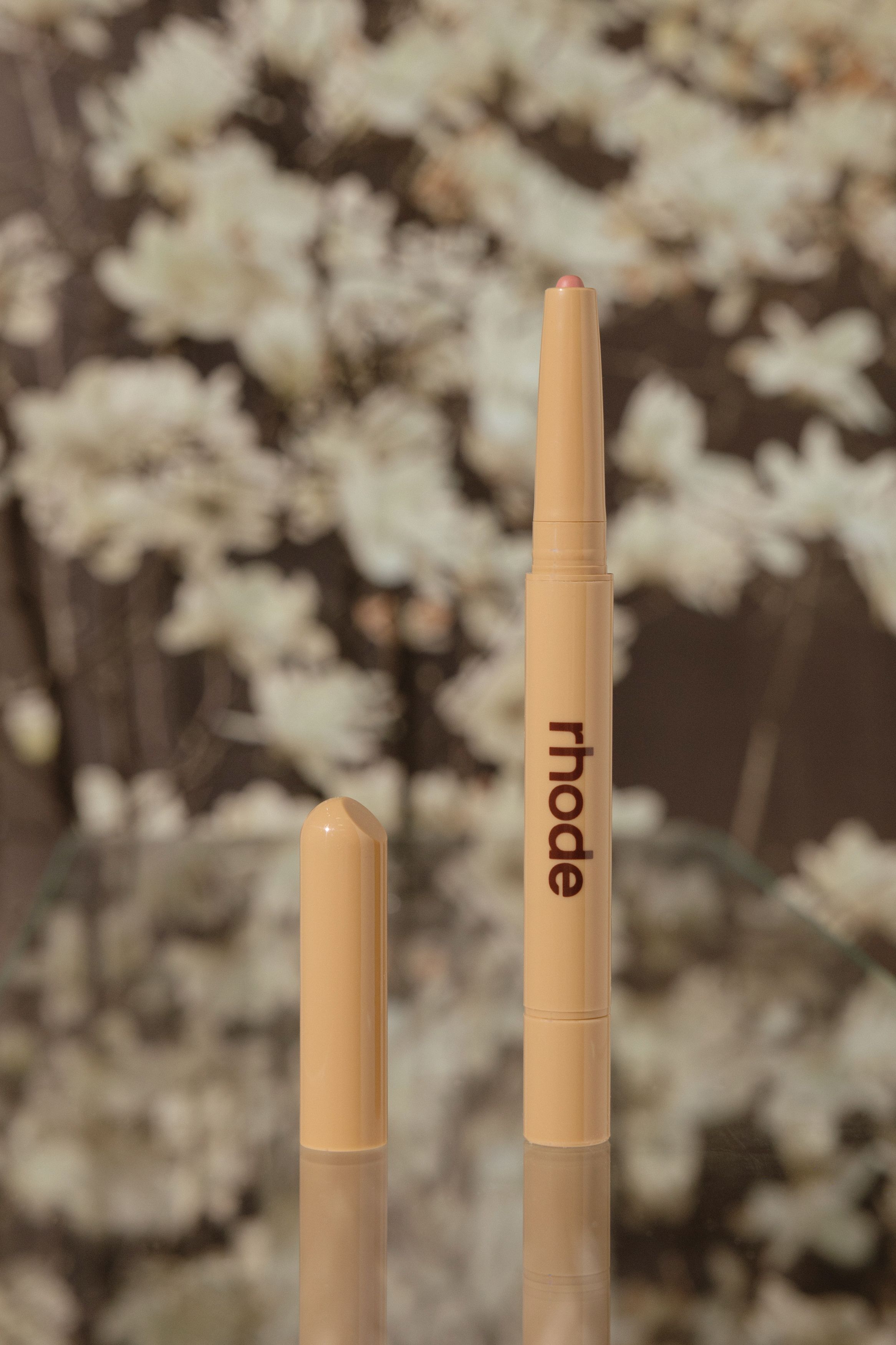 

Контурирующий бальзам для губ Rhode Peptide Lip Shape [Press] 0,75г