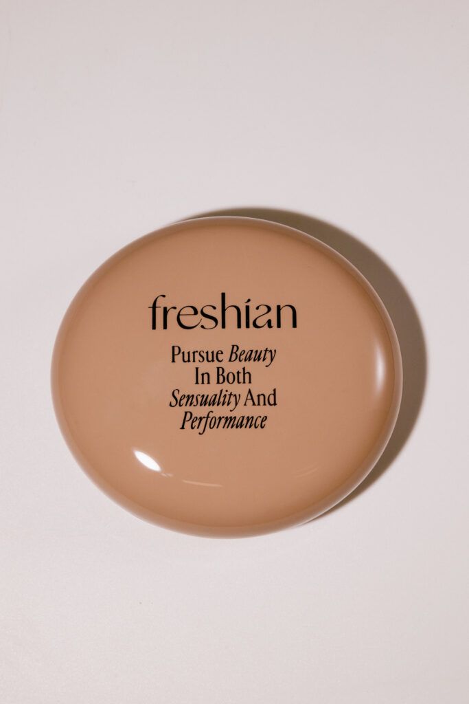 Кушон с сияющим финишем Freshian Egg Like Glow Cushion Vegan №203 SPF35/PA++ 12g